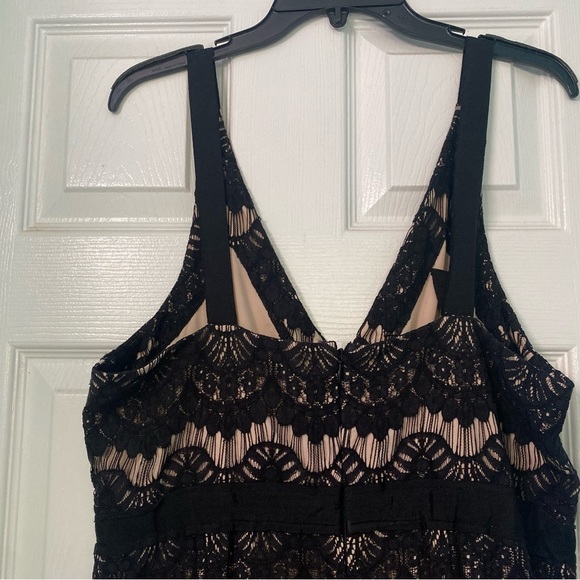 Tracy Reese Women's Black Lace Sleeveless Jumpsuit Romper V Neck Size 12 - Picture 8 of 9